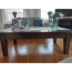 Leuke, stevige koloniaalse salontafel 75 cm bij 130 cm