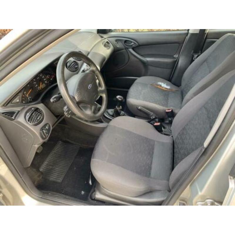 Ford Focus Wagon 1.6-16V Cool Edition (bj 2002)