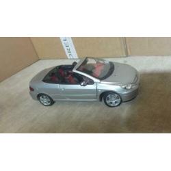 Peugeot 307 CC 1:18 zilvergrijs schaalmodel Solido