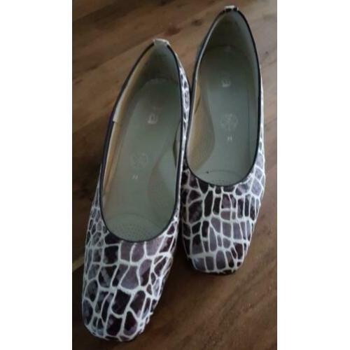 Nieuw, ARA prachtige modieuze schoenen, lage hak, mt 38 H