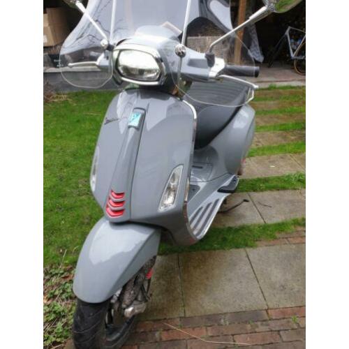 Vespa Sprint Nardo Grey - 1060km - staat = nieuw