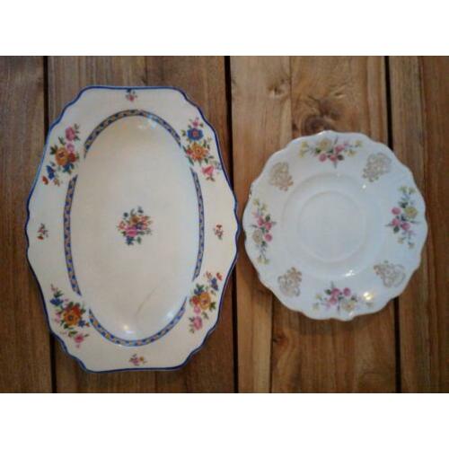 Brocante bordjes schaaltjes en kopjes bloemetjes