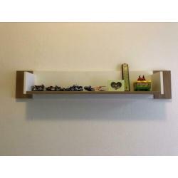 Commode kast met plank