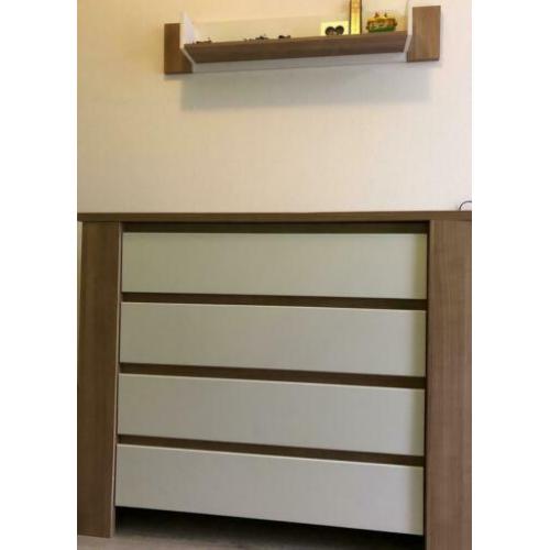 Commode kast met plank