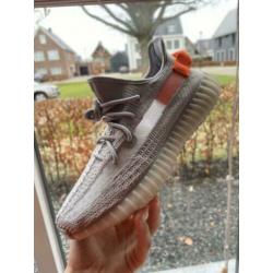 Yeezy boost 350v2 Tail light
