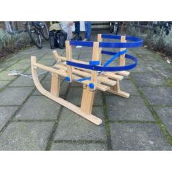 Houten slee met afneembare rugleuning (is op te vouwen!!)