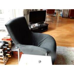 Grote Ikea fauteuil met voetensteun.