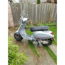 Vespa Sprint Nardo Grey - 1060km - staat = nieuw