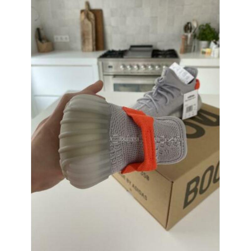 Yeezy boost 350v2 Tail light