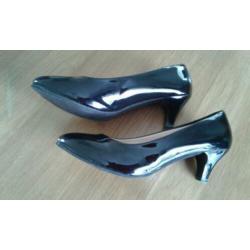 Zwarte lak pumps maat 38