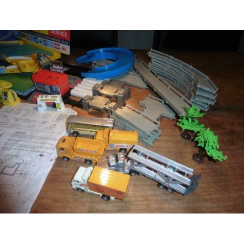 Vintage Blue Box Toys M 1 Motorway Light up Services Garage.