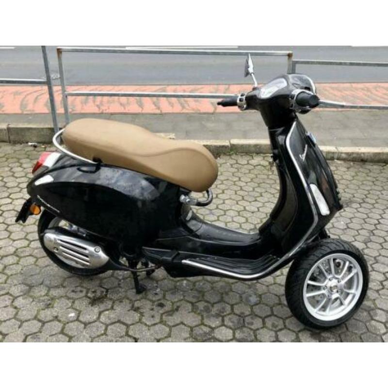 Vespa Primavera 50 iGet USB LED 2020 Model Schade duitse pap