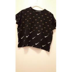 T-shirt van Nike, maat XL, kort model.