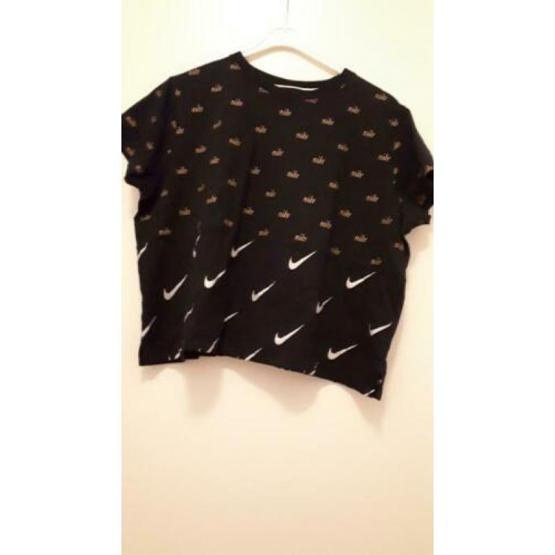 T-shirt van Nike, maat XL, kort model.