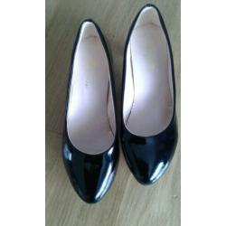 Zwarte lak pumps maat 38