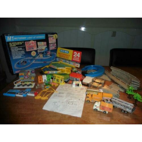 Vintage Blue Box Toys M 1 Motorway Light up Services Garage.
