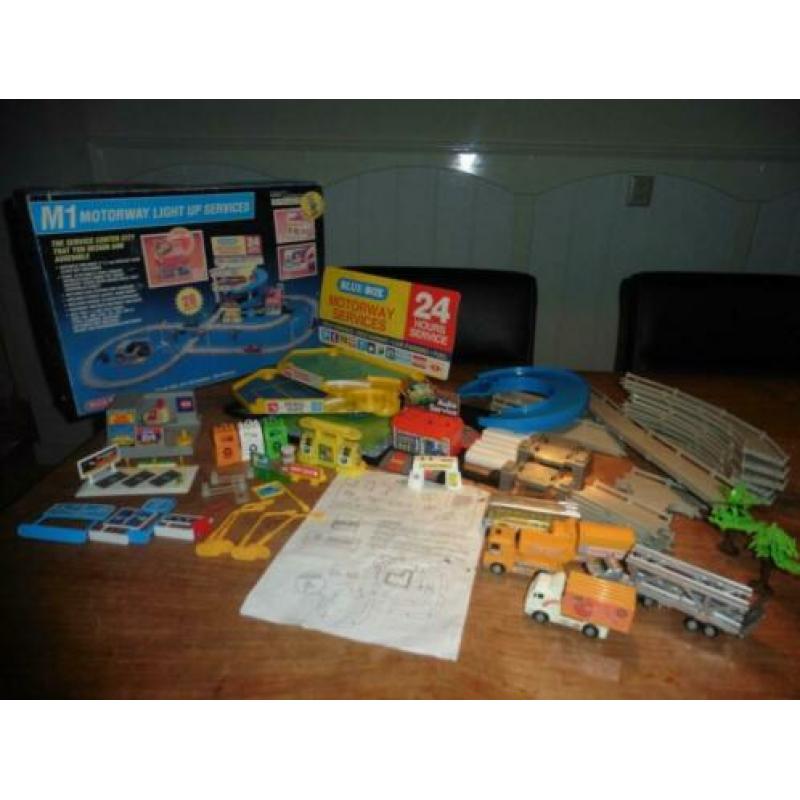 Vintage Blue Box Toys M 1 Motorway Light up Services Garage.