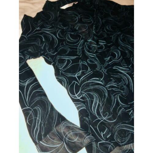 Zwart met groen design. Blouse transparant Maat L