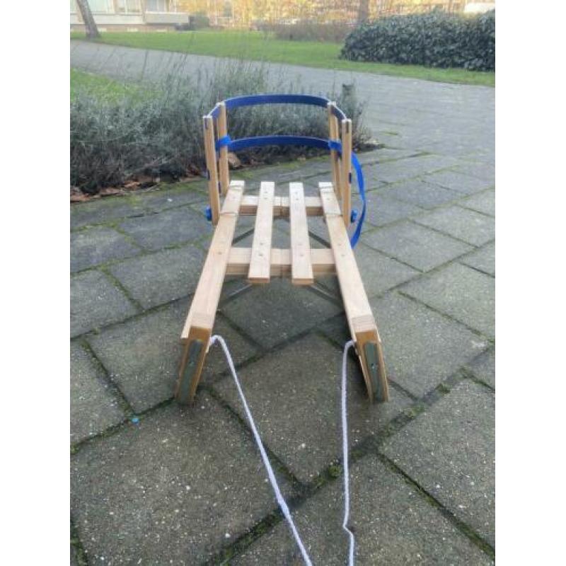 Houten slee met afneembare rugleuning (is op te vouwen!!)