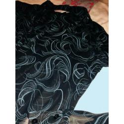 Zwart met groen design. Blouse transparant Maat L
