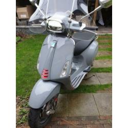 Vespa Sprint Nardo Grey - 1060km - staat = nieuw