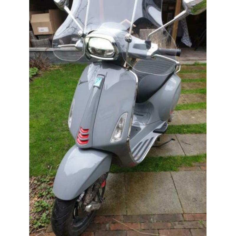 Vespa Sprint Nardo Grey - 1060km - staat = nieuw