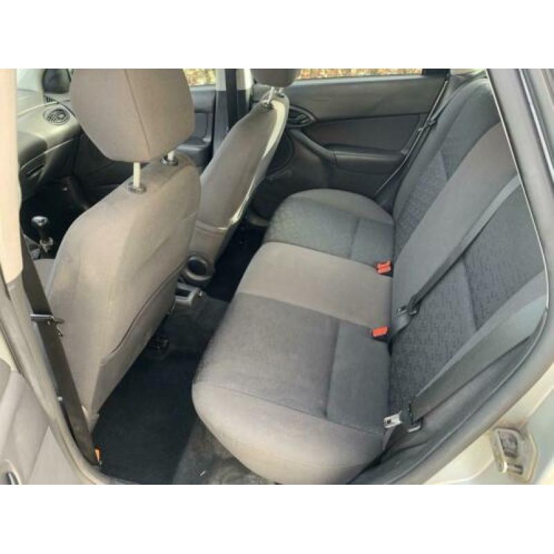 Ford Focus Wagon 1.6-16V Cool Edition (bj 2002)