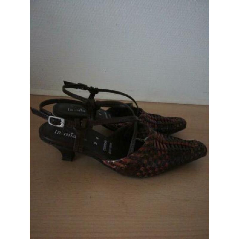 Bruine schoenen met klein hakje van LA Mia, mt 37