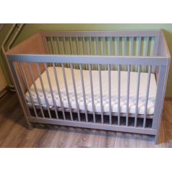 Complete babykamer, 4 delig. Ledikant, kast, commode, plank