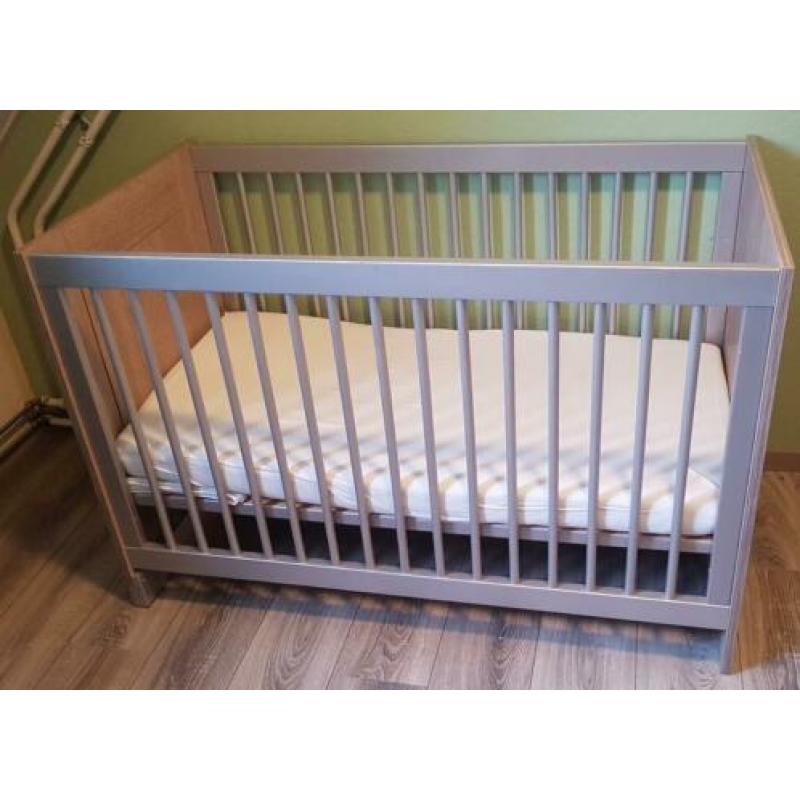 Complete babykamer, 4 delig. Ledikant, kast, commode, plank