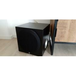 Denon receiver inclusief 5.1 JBL set en Yamaha subwoofer.