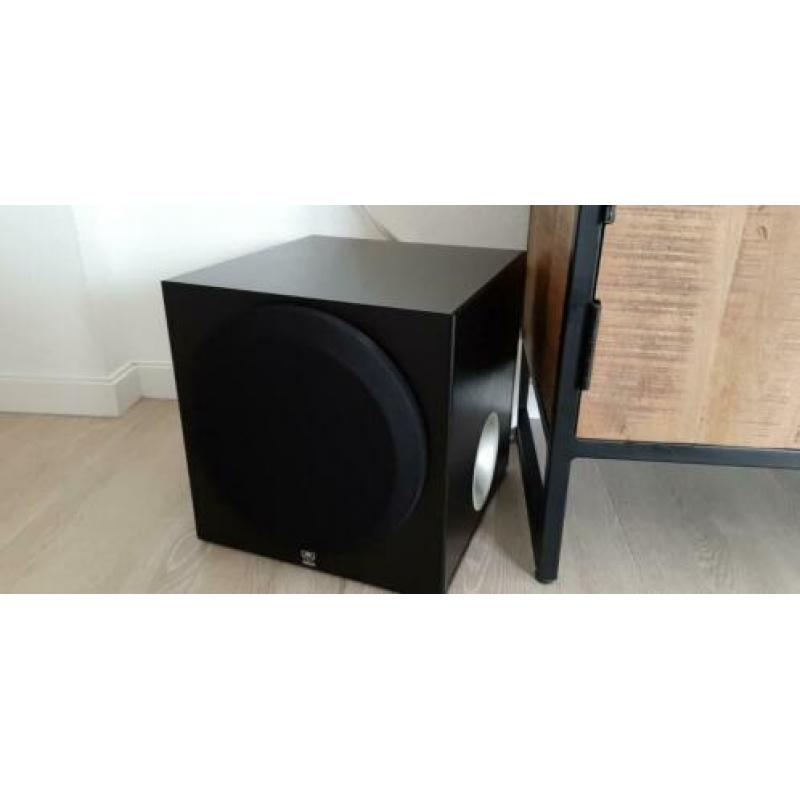 Denon receiver inclusief 5.1 JBL set en Yamaha subwoofer.