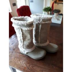 Crocs laarzen M9/40 kunstof met bond kleur beige