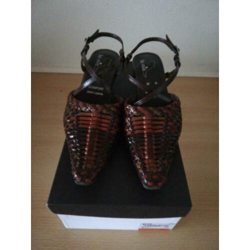 Bruine schoenen met klein hakje van LA Mia, mt 37