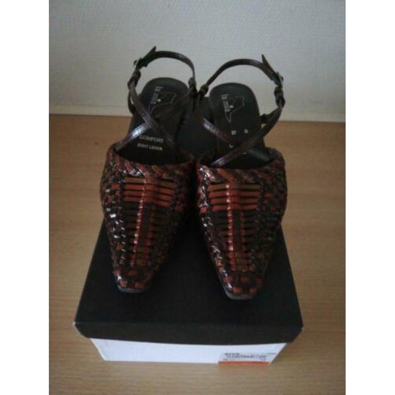 Bruine schoenen met klein hakje van LA Mia, mt 37
