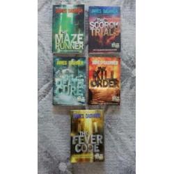 Maze Runner serie box set+ The Fever Code door James Dashner
