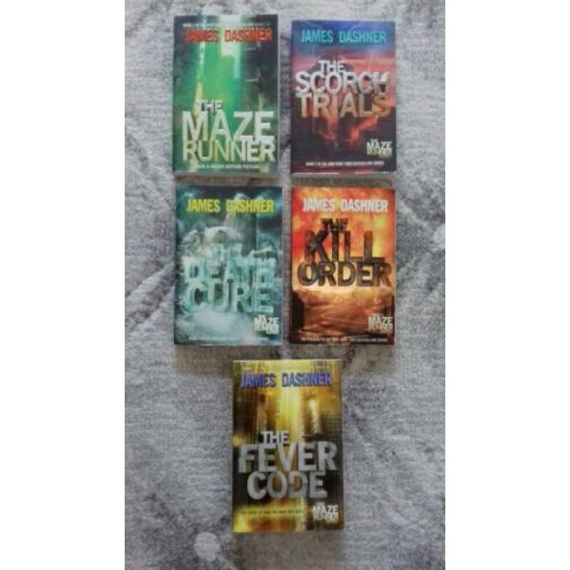 Maze Runner serie box set+ The Fever Code door James Dashner