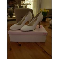 Trouwschoenen merk pink ecru