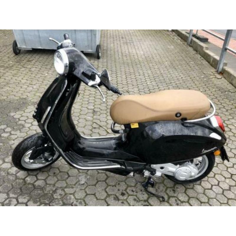 Vespa Primavera 50 iGet USB LED 2020 Model Schade duitse pap