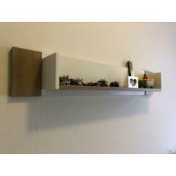 Commode kast met plank