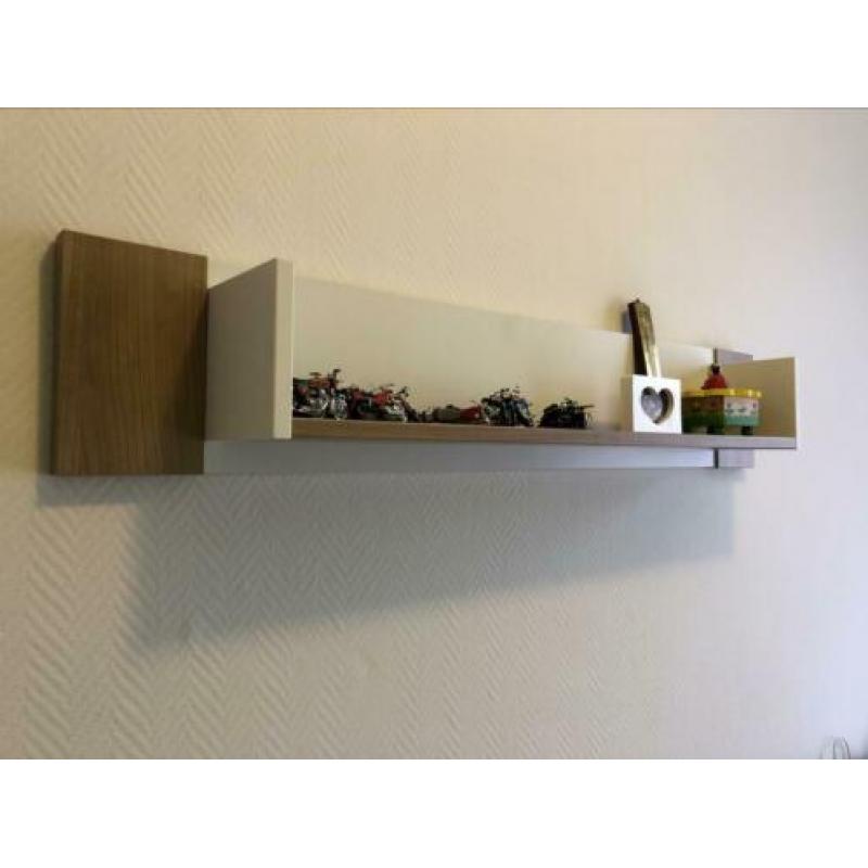 Commode kast met plank