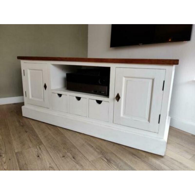 Landelijk dressoir + tv kast + tafel + bijzettafel in goede