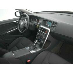 Volvo V60 2.0 D2 180PK AUTOMAAT Momentum Business / NAVI / A