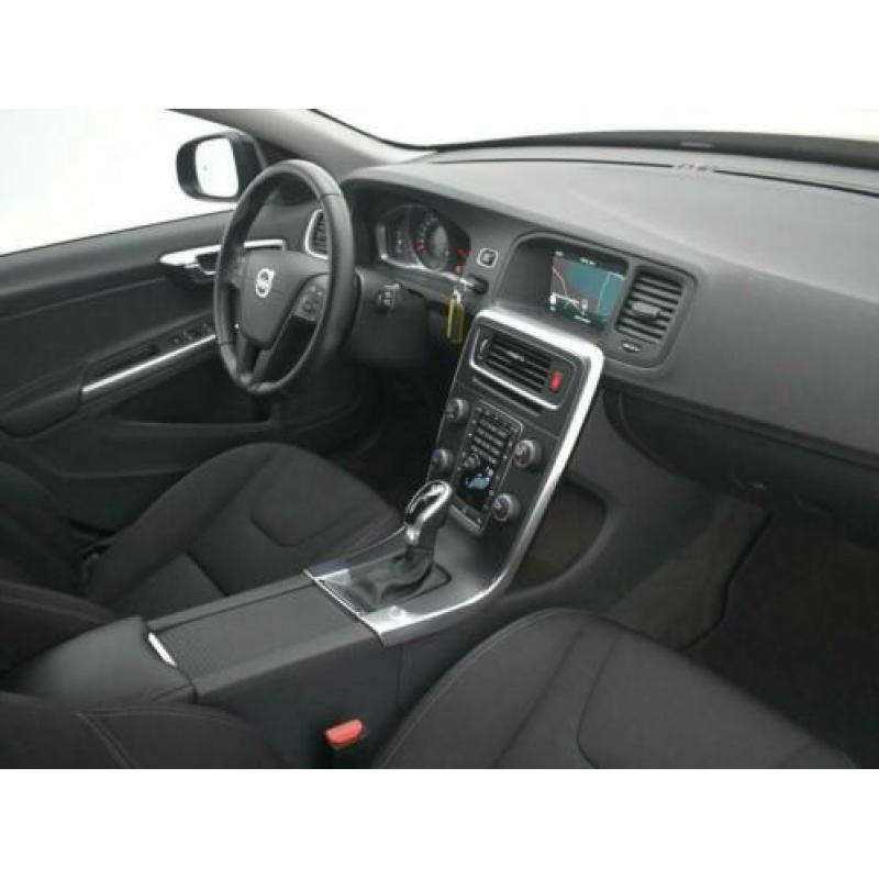 Volvo V60 2.0 D2 180PK AUTOMAAT Momentum Business / NAVI / A