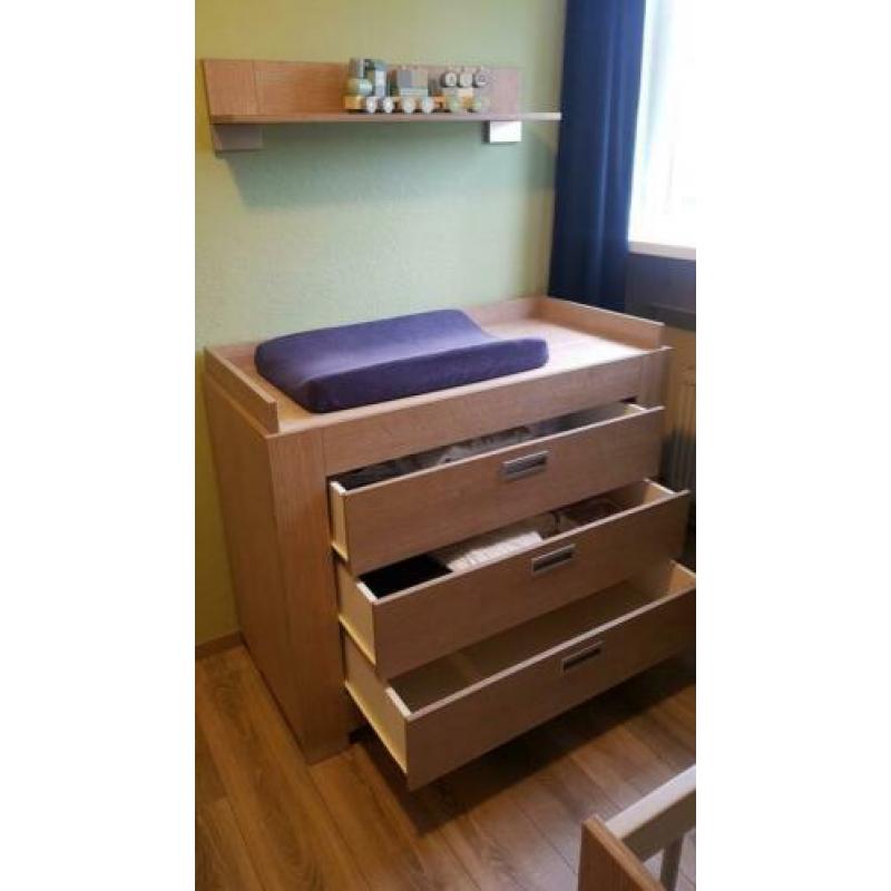 Complete babykamer, 4 delig. Ledikant, kast, commode, plank