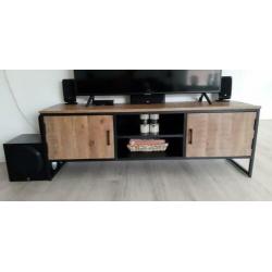 Denon receiver inclusief 5.1 JBL set en Yamaha subwoofer.