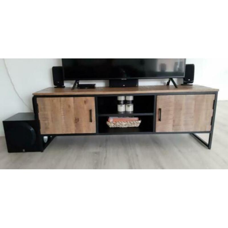 Denon receiver inclusief 5.1 JBL set en Yamaha subwoofer.