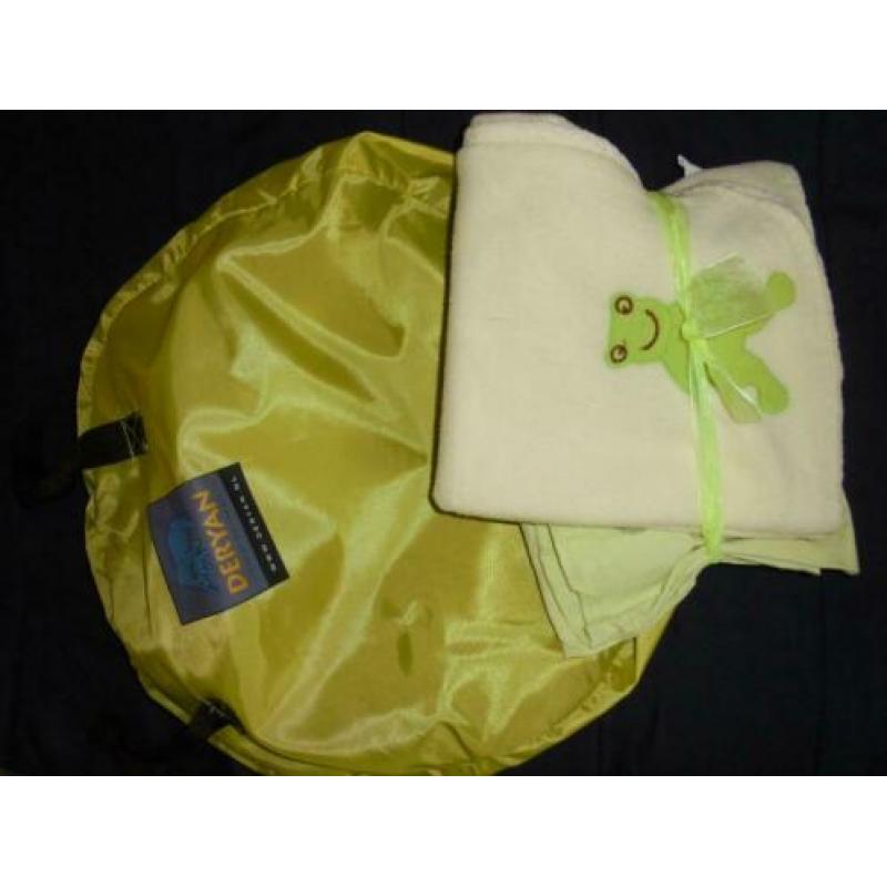 Deryan travel cot baby