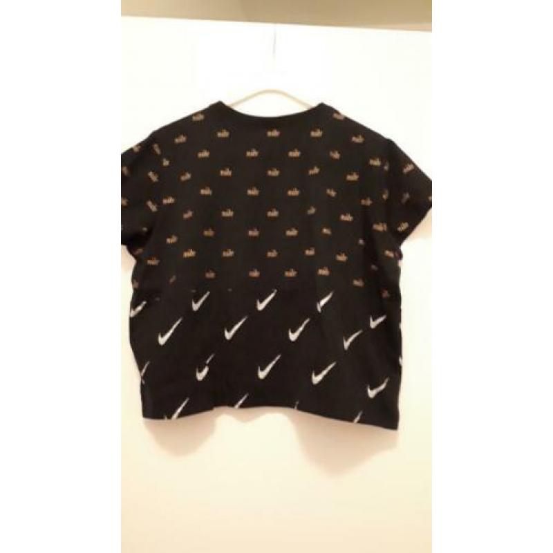 T-shirt van Nike, maat XL, kort model.