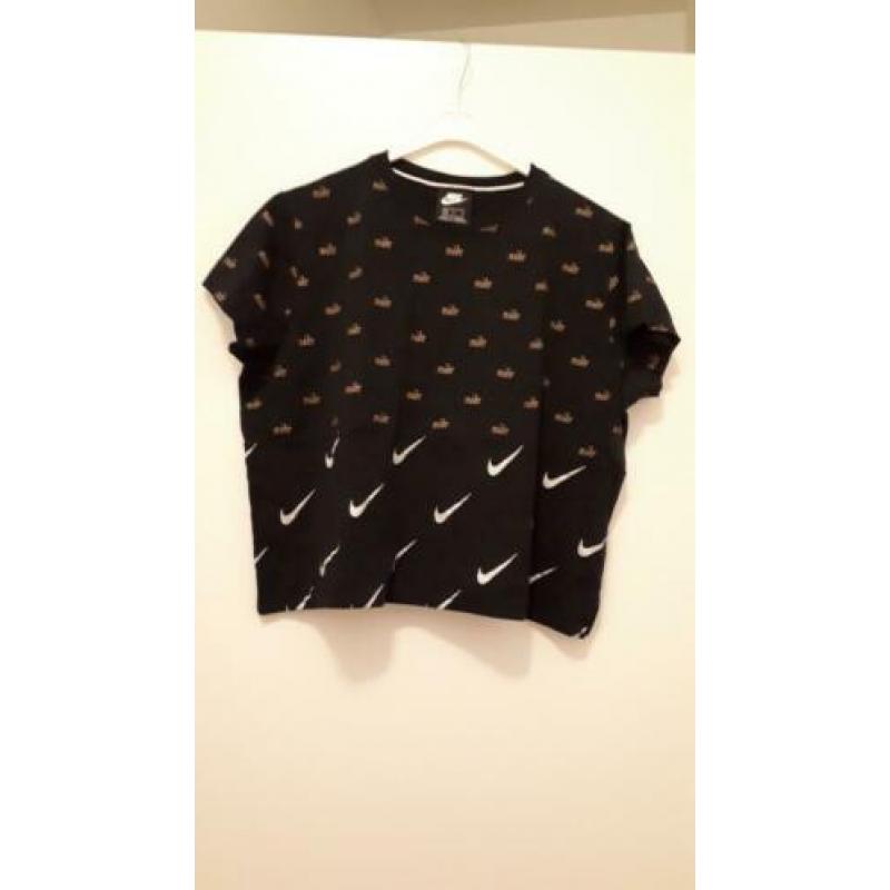 T-shirt van Nike, maat XL, kort model.